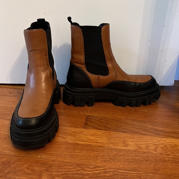 Marc Fisher Lug Sole bootie - Picture 3 of 8